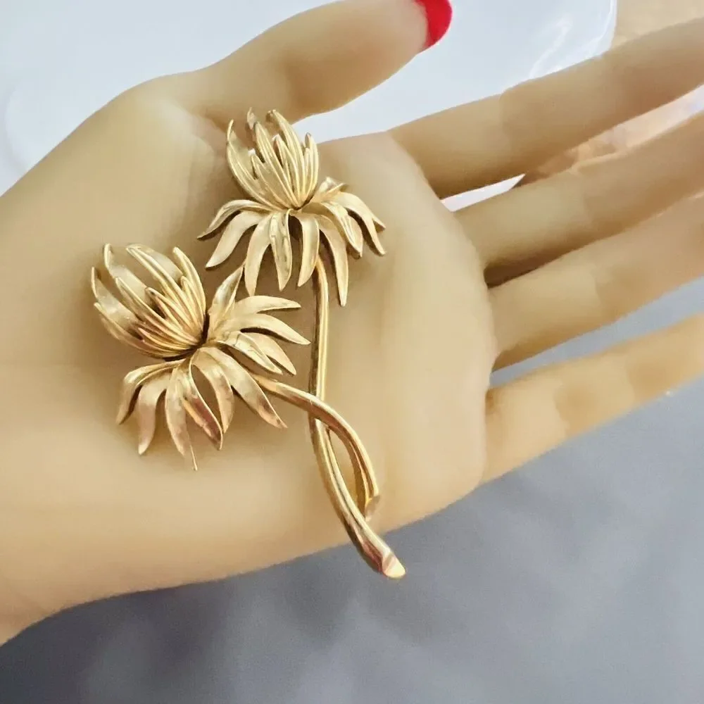 Vintage TRIFARI Brooch Signed Scottish Thistles Stem Gold Plate Huge RARE 4065